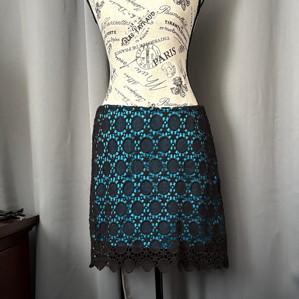 Kensie Black Crochet Overlay Skirt with Teal Lining - Women size 6